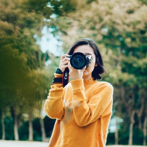 カメラがライフワークの女性　趣味とはどう違う？