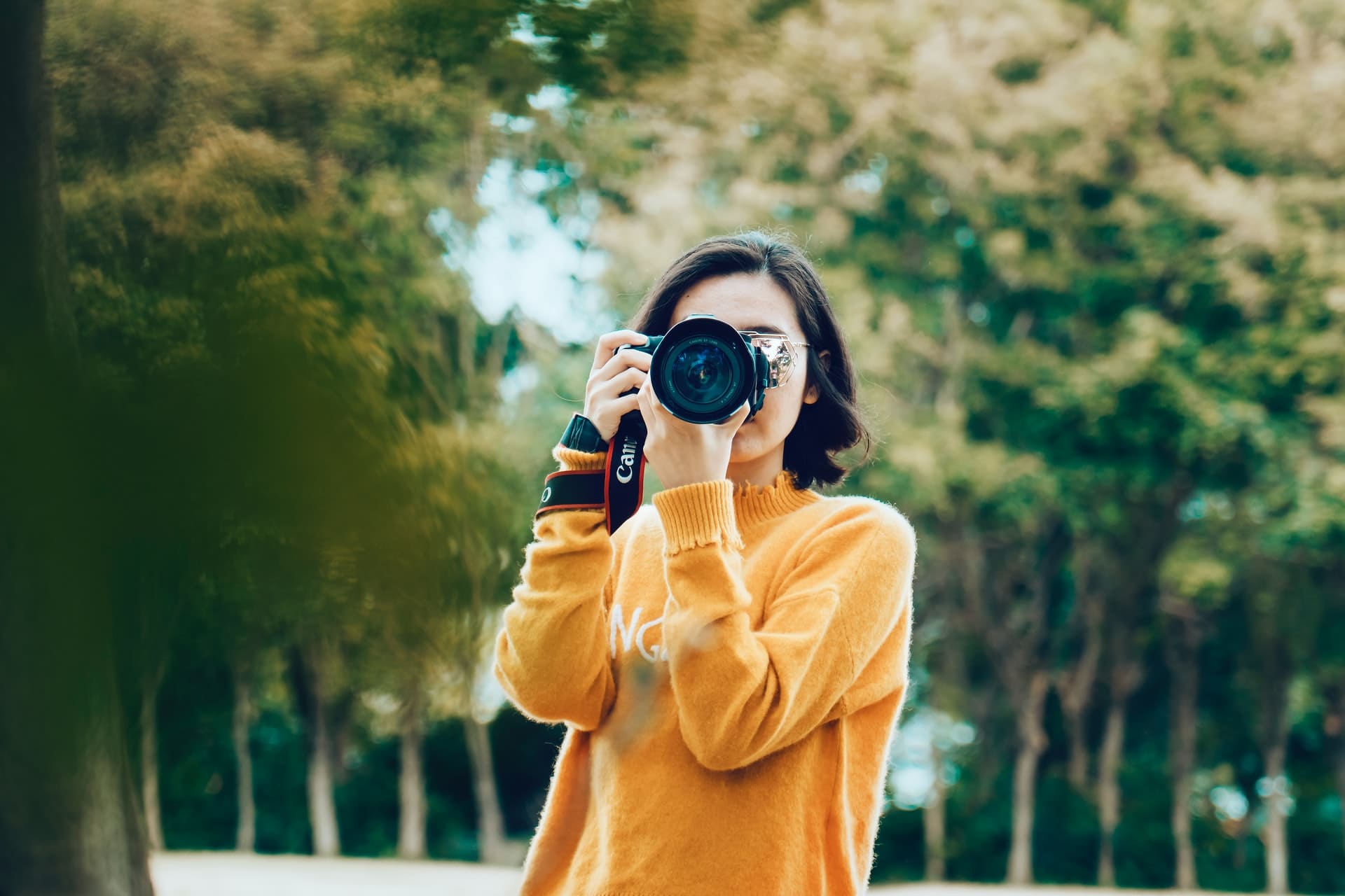 カメラがライフワークの女性　趣味とはどう違う？